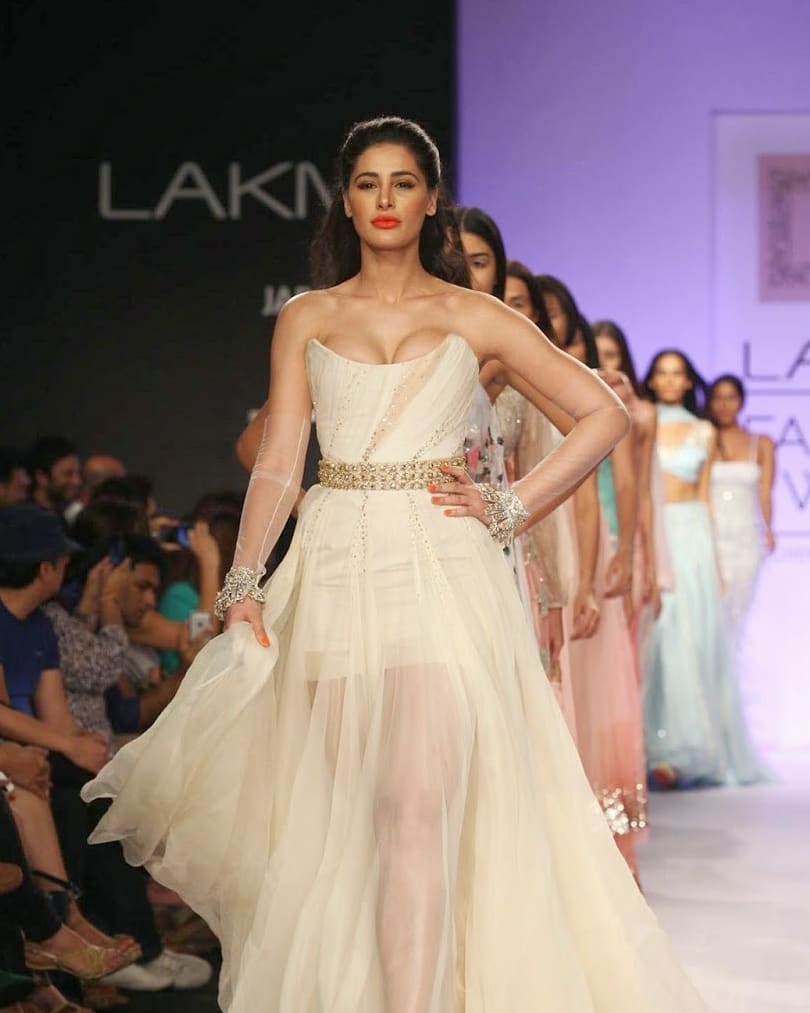 Nargis Shows Off Her Assets During Lakme Fashion Week