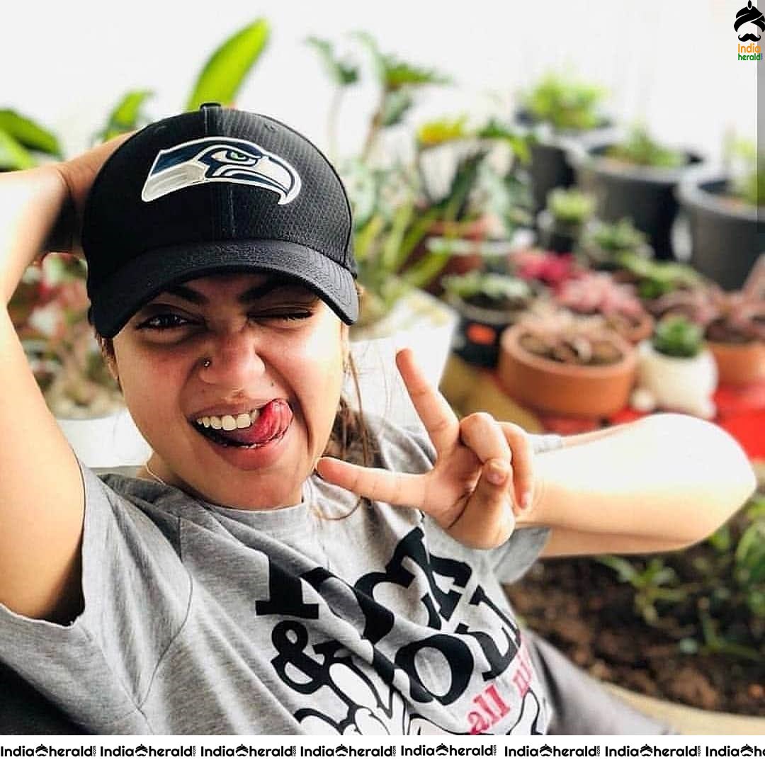 Nazriya Nazim exposes her Sexy waistline and Slim thighs in these Hot Photos