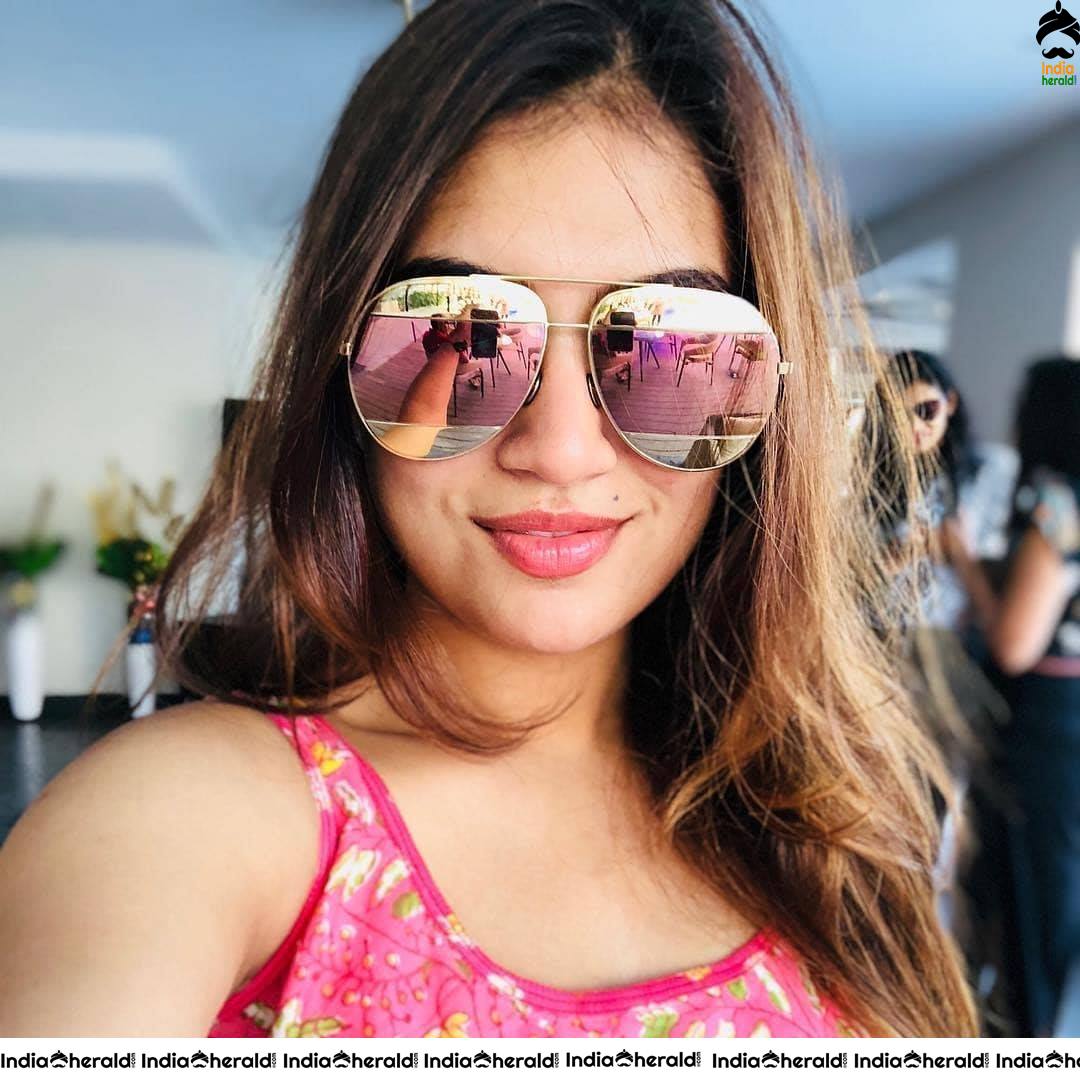 Nazriya Nazim exposes her Sexy waistline and Slim thighs in these Hot Photos