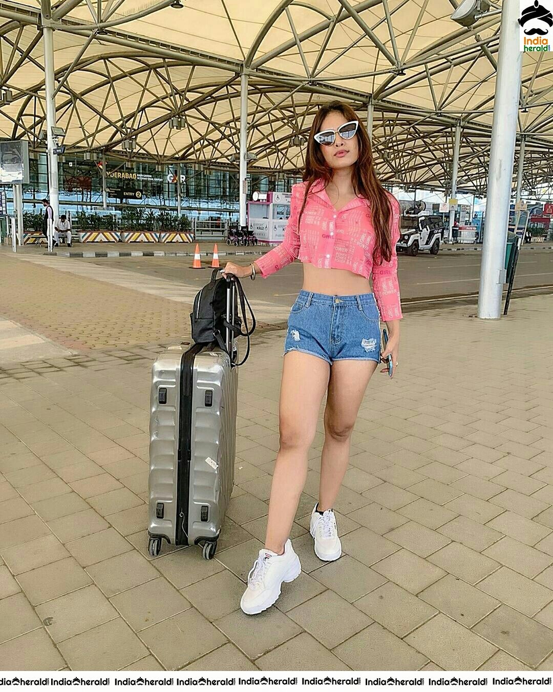 Neha Malik Hot Thighs Show And Sexy Midriff In These Photoshoot Set 2