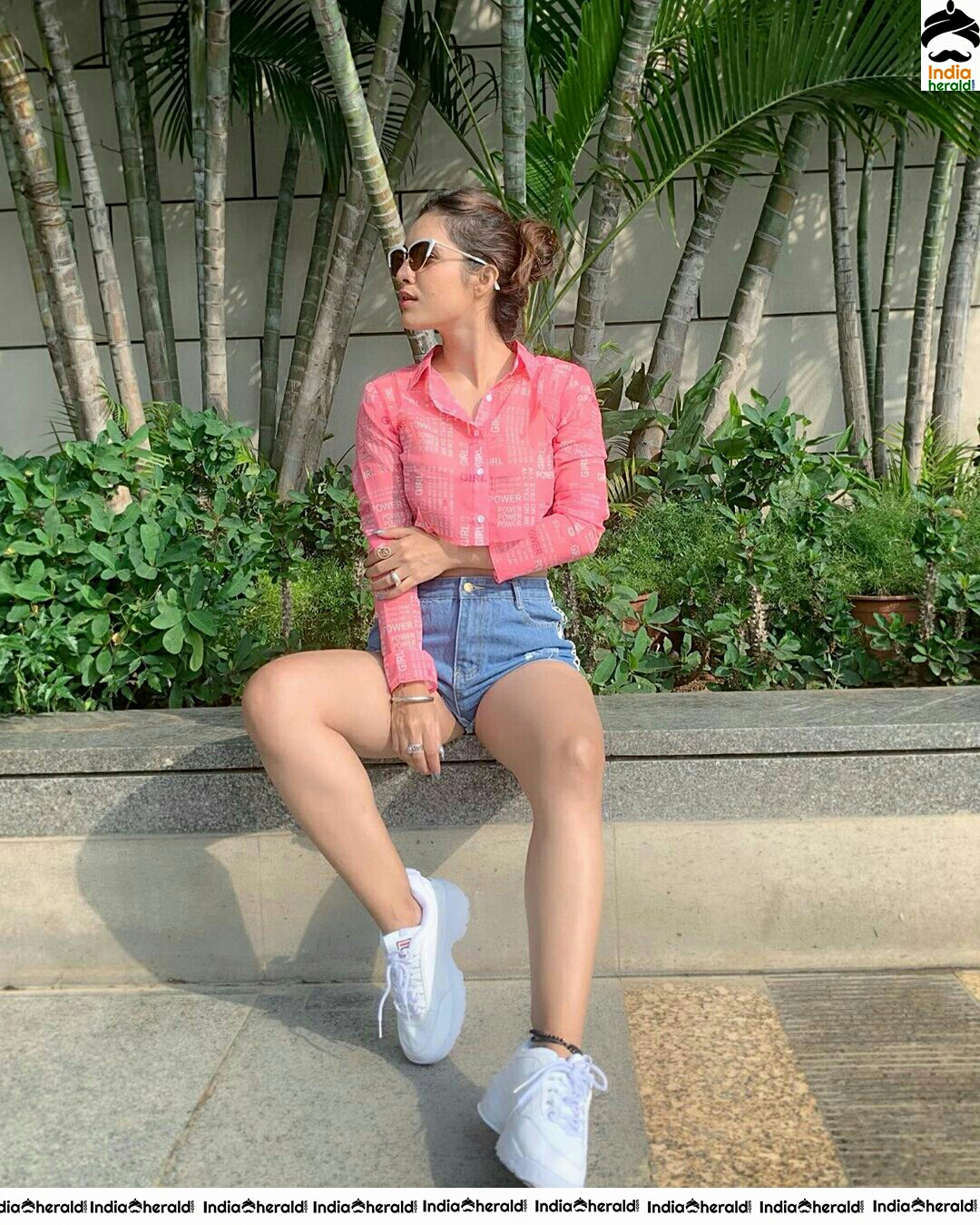 Neha Malik Hot Thighs Show And Sexy Midriff In These Photoshoot Set 2