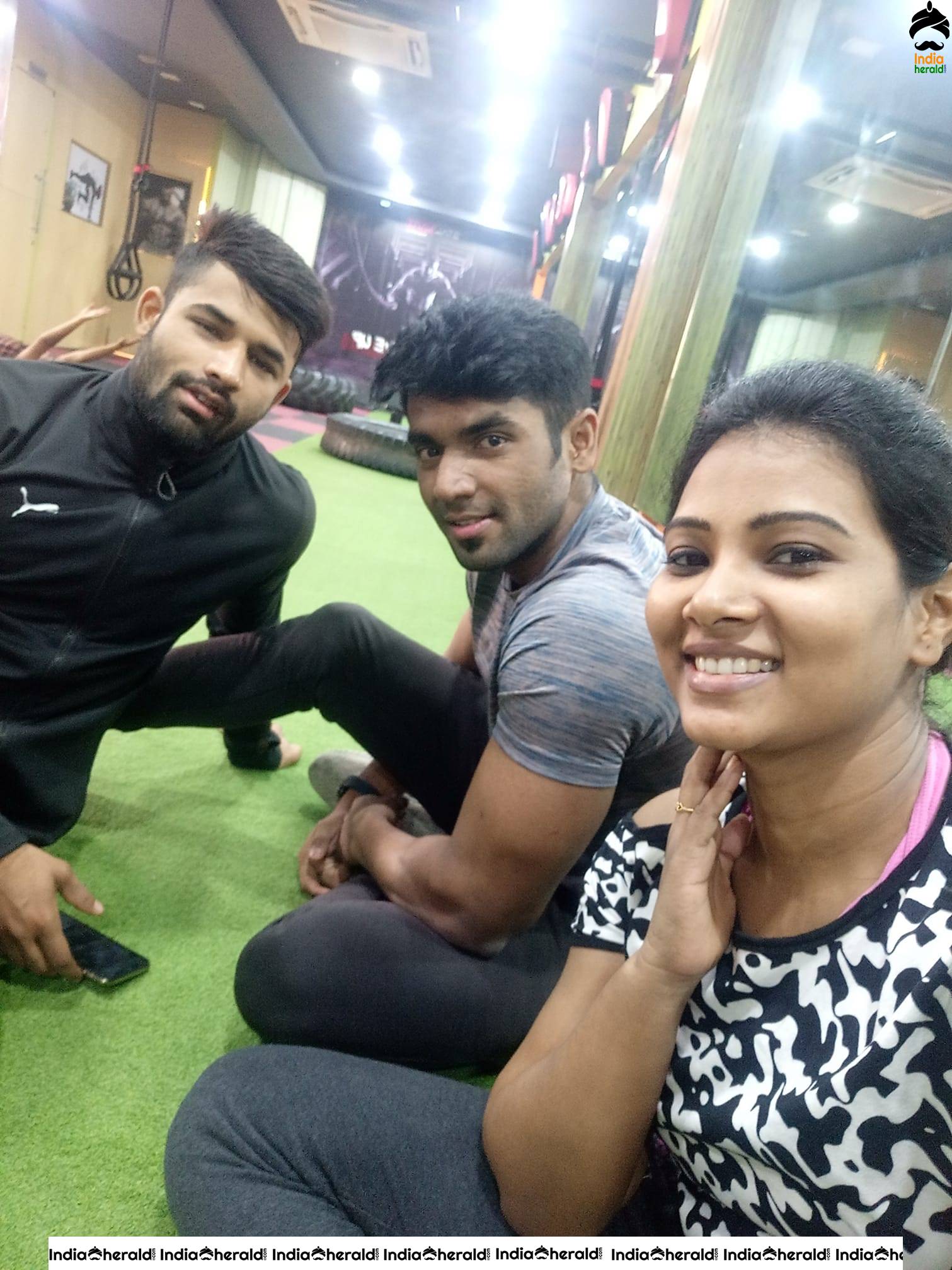 News Reader cum Actress Dhivya Duraiswamy Hot and Cute Photos Collection Set 3