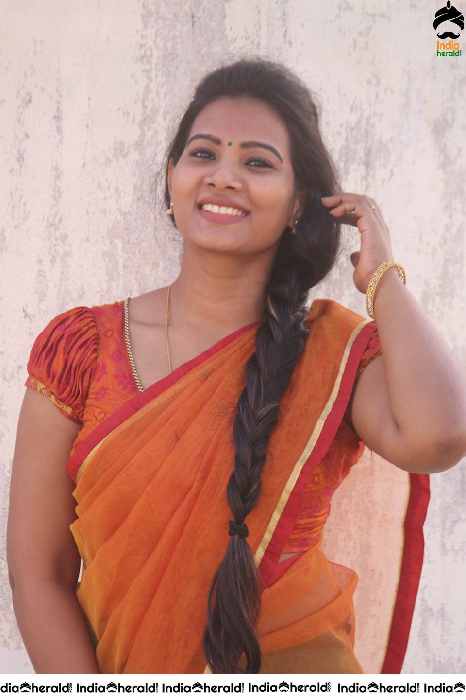 News Reader cum Actress Dhivya Duraiswamy Hot and Cute Photos Collection Set 4