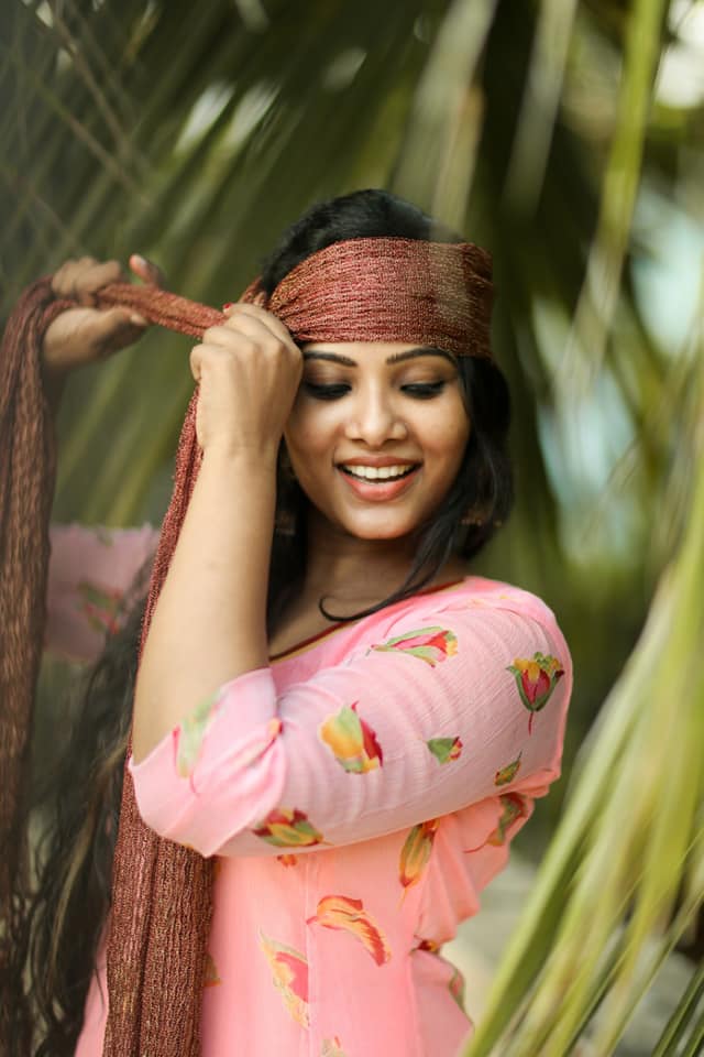 News Reader Dhivya Duraisamy Hot Photos Set 1