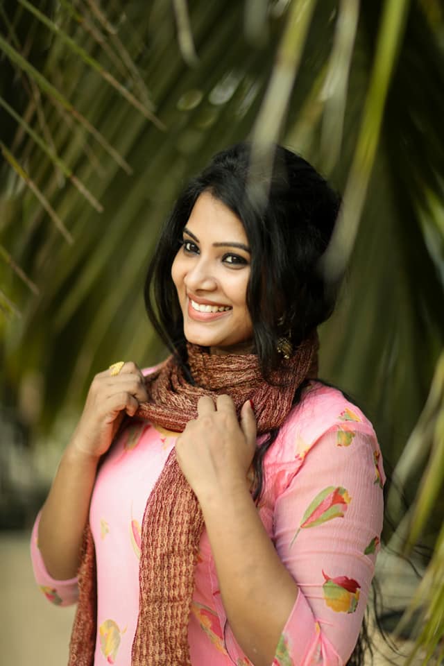 News Reader Dhivya Duraisamy Hot Photos Set 1