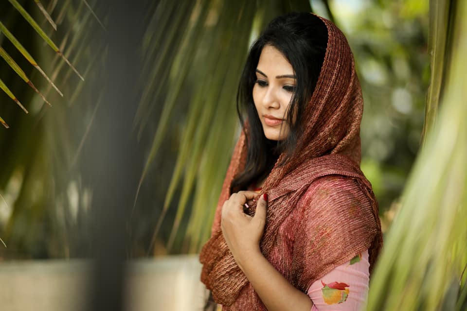 News Reader Dhivya Duraisamy Hot Photos Set 1