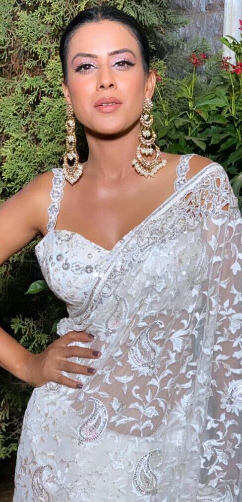 Nia Sharma Dizzling Hot Saree Photos