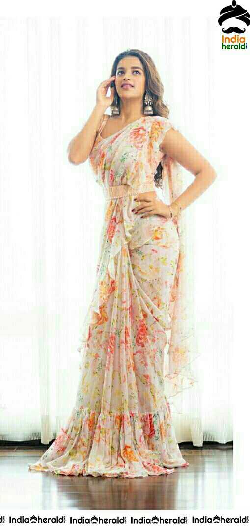 Niddhi Agerwal Hot In Sleeveless Blouse And White Transparent Saree