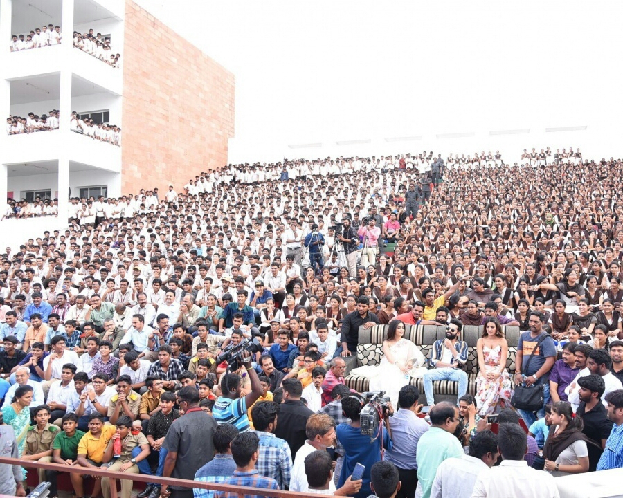 Niddhi Agerwal Ram And Nabha Natesha Watching Match With Fans
