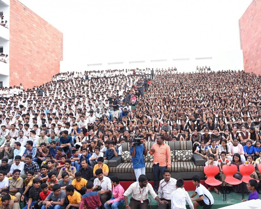 Niddhi Agerwal Ram And Nabha Natesha Watching Match With Fans