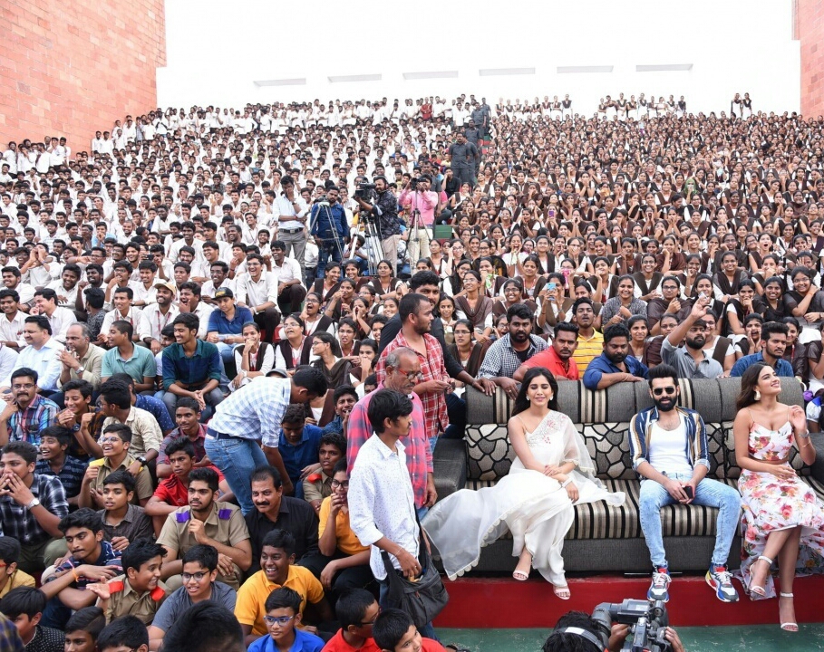 Niddhi Agerwal Ram And Nabha Natesha Watching Match With Fans