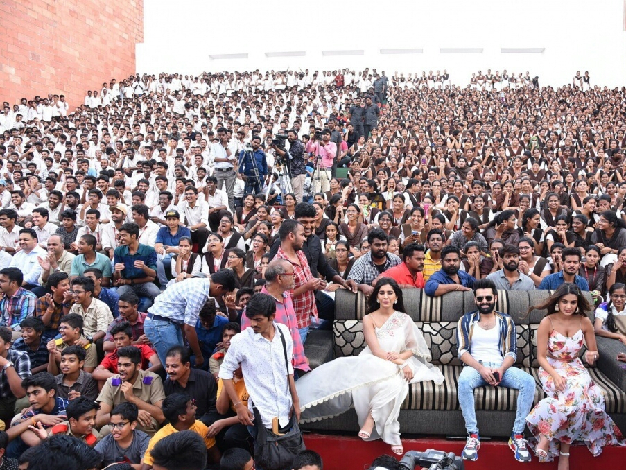 Niddhi Agerwal Ram And Nabha Natesha Watching Match With Fans