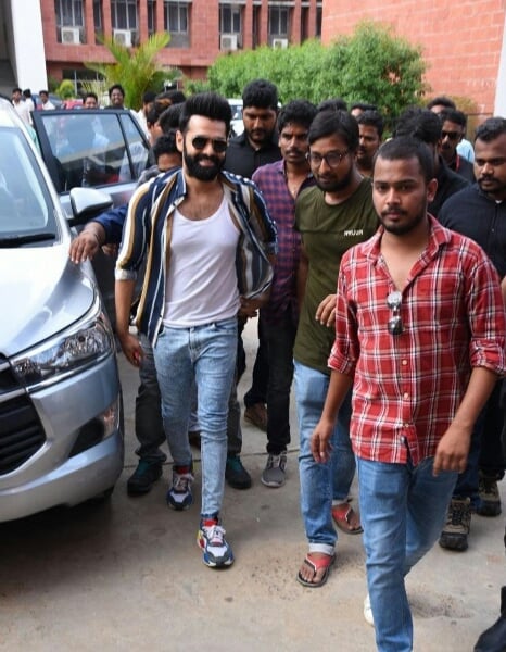 Niddhi Agerwal Ram And Nabha Natesha Watching Match With Fans