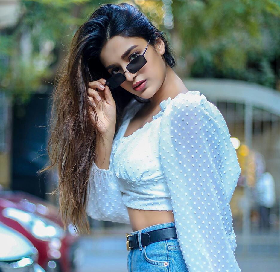 Niddhi Agerwal Shows Her Hotness Factor In these Photos