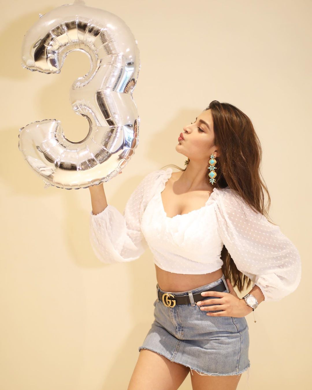 Niddhi Agerwal thanks her fans for 3 Million followers