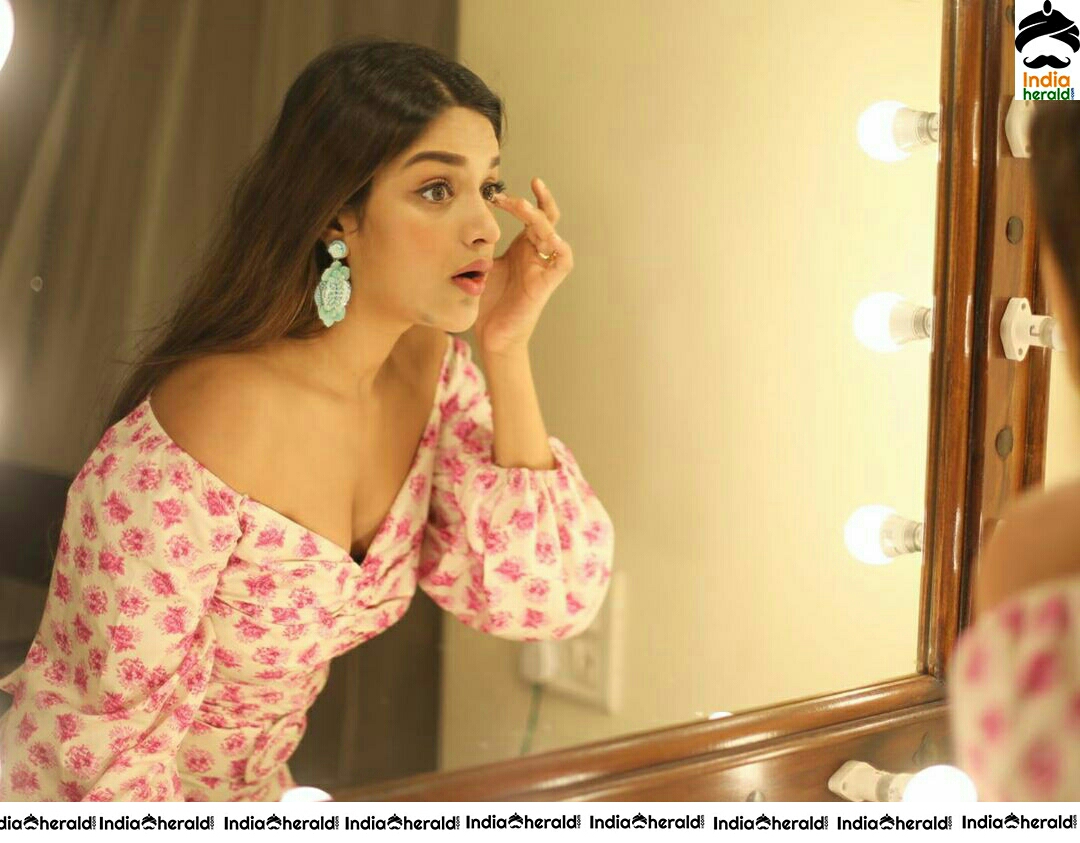 Nidhhi Agerwal Alluring In Pink Colour Dress