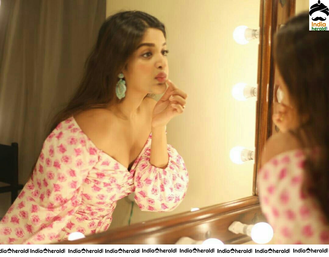 Nidhhi Agerwal Alluring In Pink Colour Dress