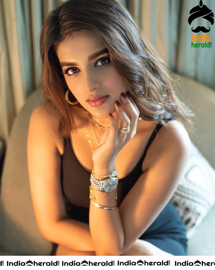 Nidhhi Agerwal Latest Hot Photos taken inside her Home due to Corona Lockdown