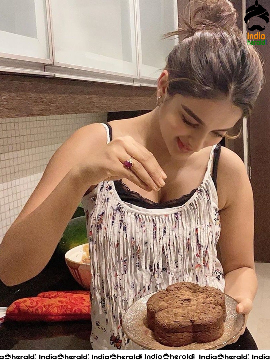 Nidhhi Agerwal Latest Hot Photos taken inside her Home due to Corona Lockdown