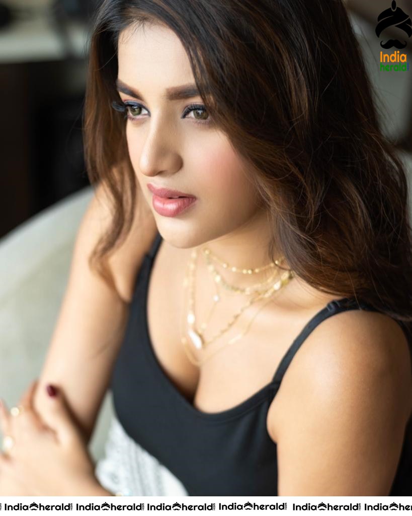 Nidhhi Agerwal Latest Hot Photos