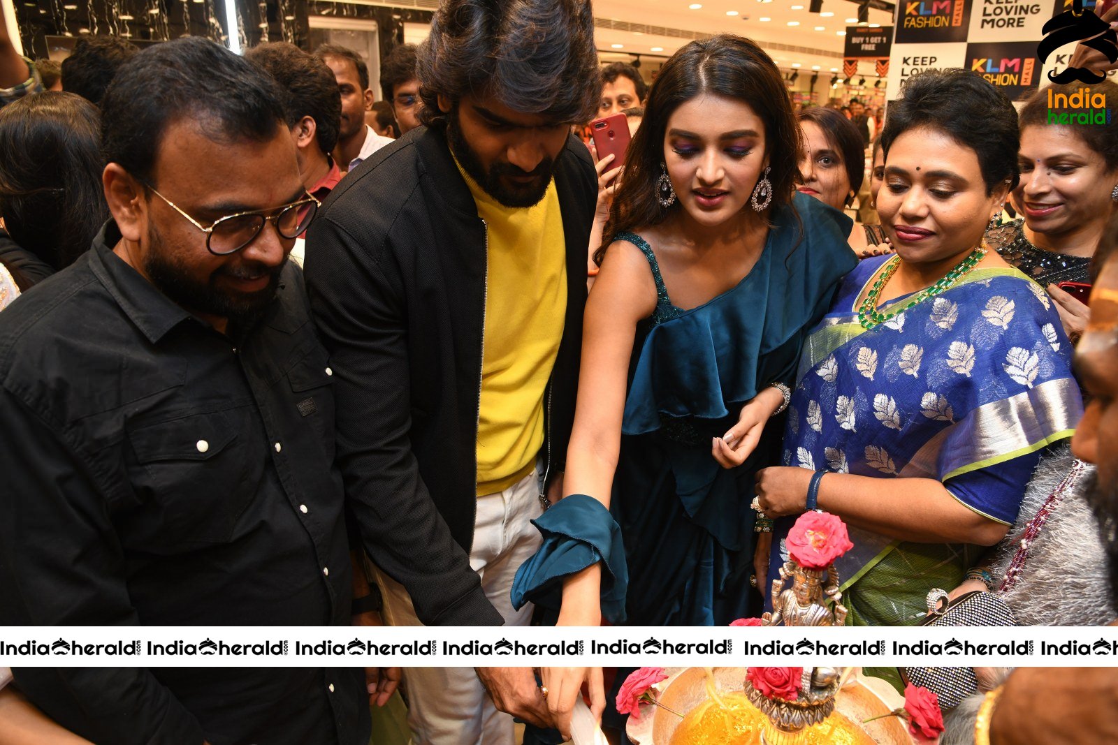Nidhhi Agerwal launch KLM Shopping mall at Secunderabad Set 4