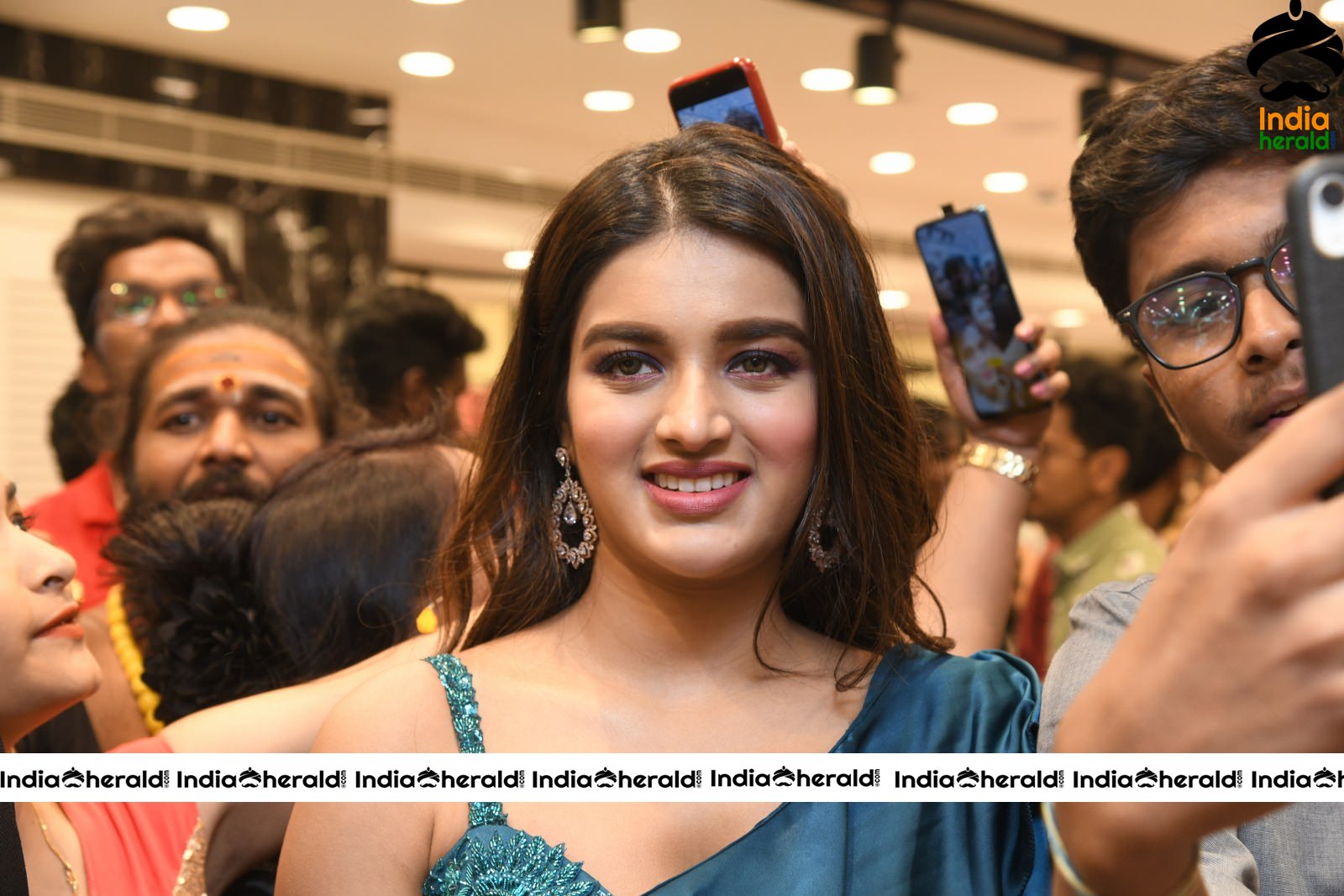 Nidhhi Agerwal launch KLM Shopping mall at Secunderabad Set 4