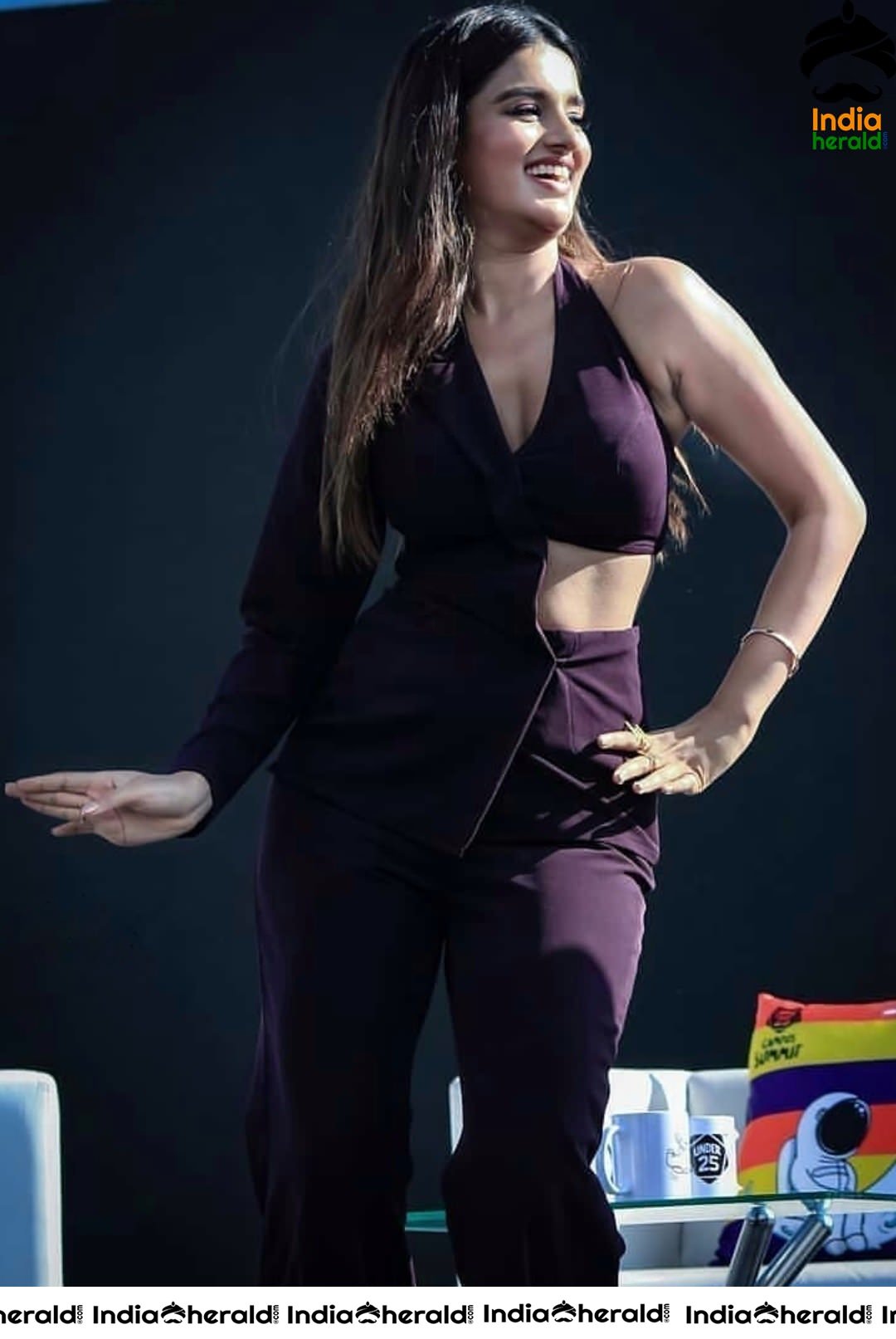 Nidhhi Agerwal shows her Hot Cleavage and Fleshy Waist during Interactive Session Set 1