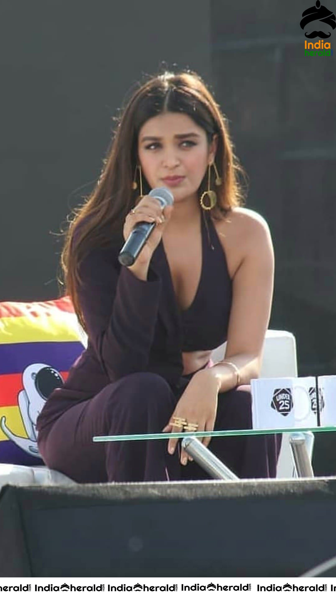Nidhhi Agerwal shows her Hot Cleavage and Fleshy Waist during Interactive Session Set 1