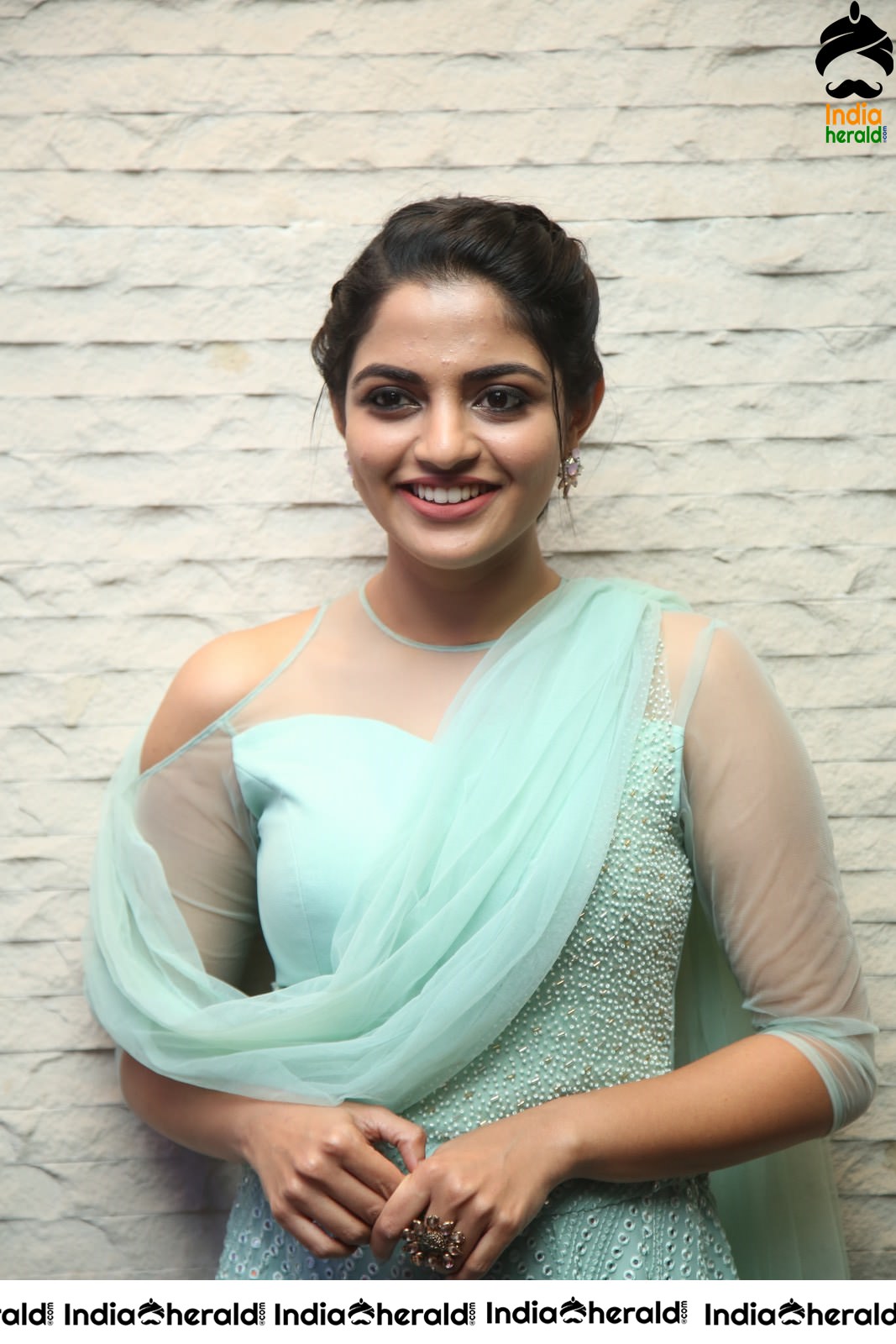 Nikhila Vimal Elegant in Sky Blue Attire Set 2