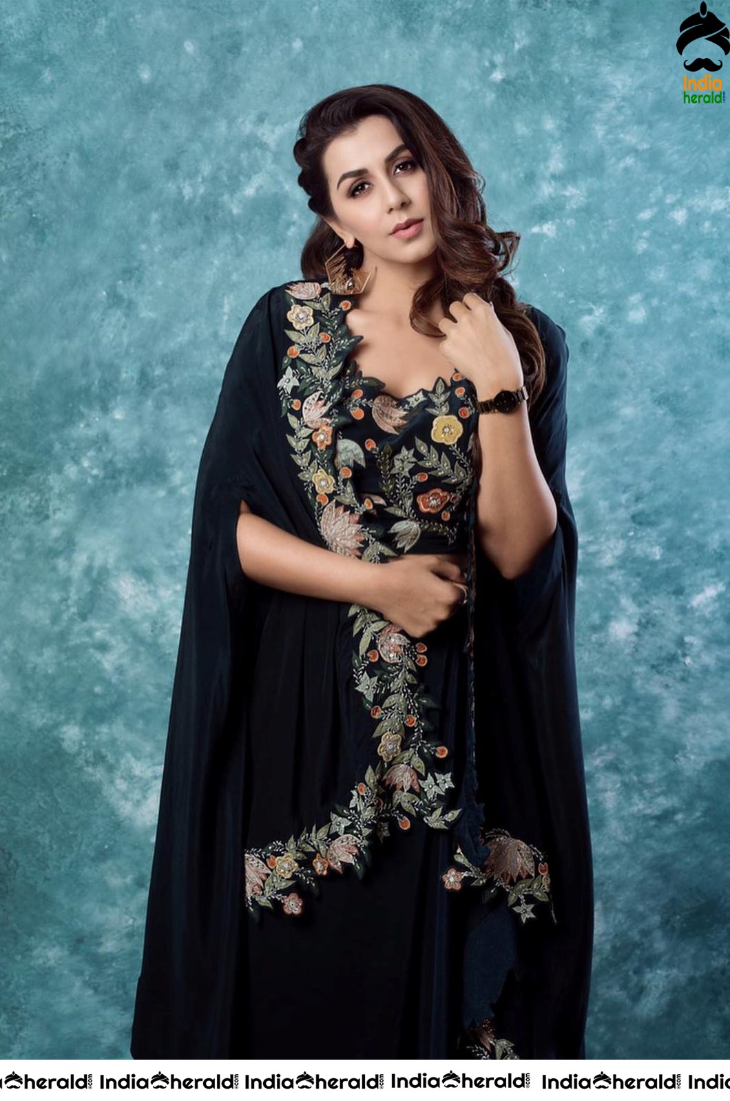 Nikki Galrani Latest Hot Candid Clicks Set 1