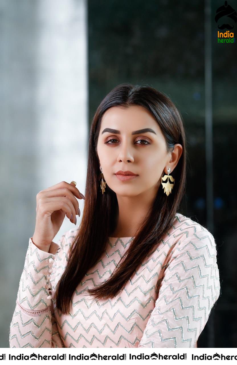 Nikki Galrani Latest Hot Candid Clicks Set 2