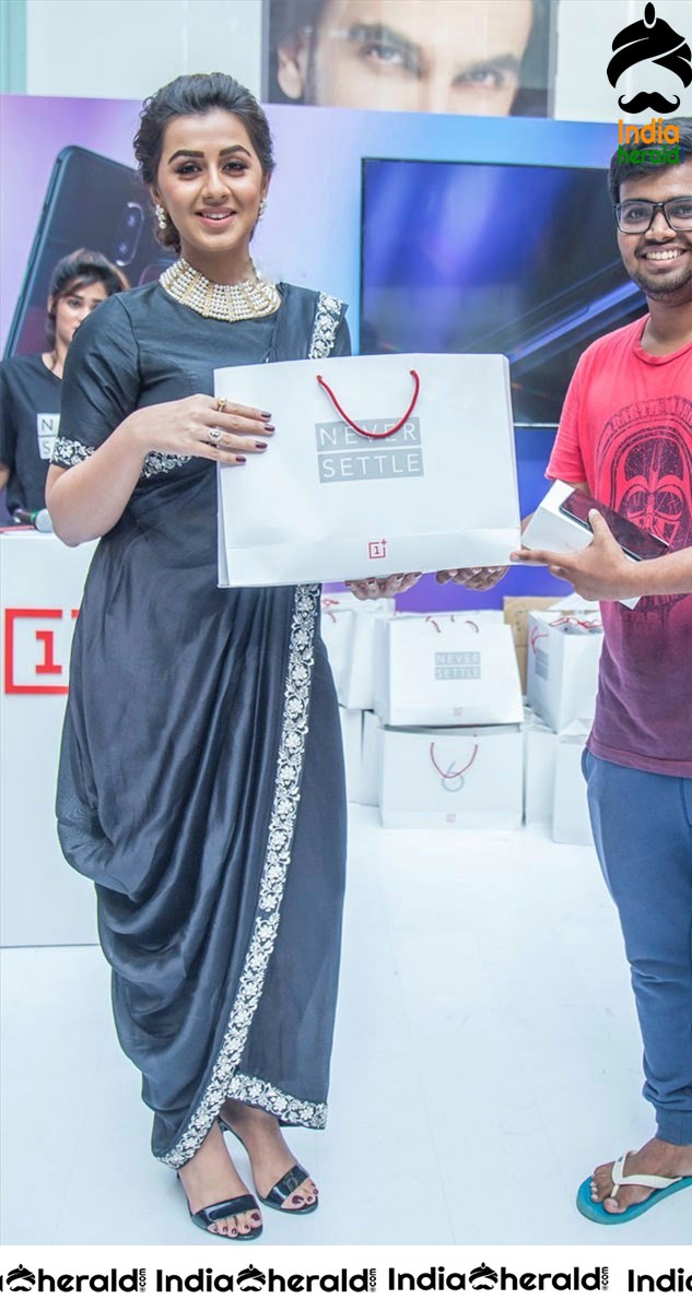 Nikki Galrani Latest Hot Candid Clicks Set 3