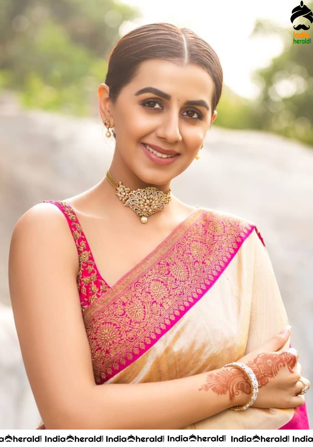 Nikki Galrani Latest Hot Candid Clicks Set 3