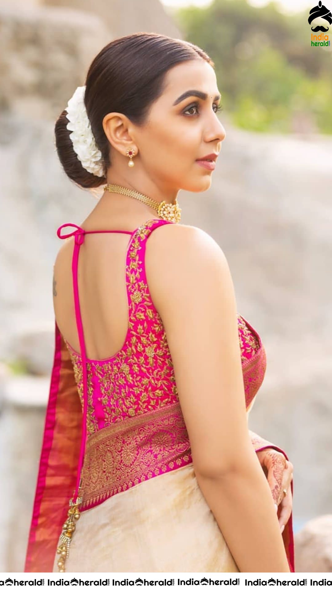 Nikki Galrani Latest Hot Candid Clicks Set 3