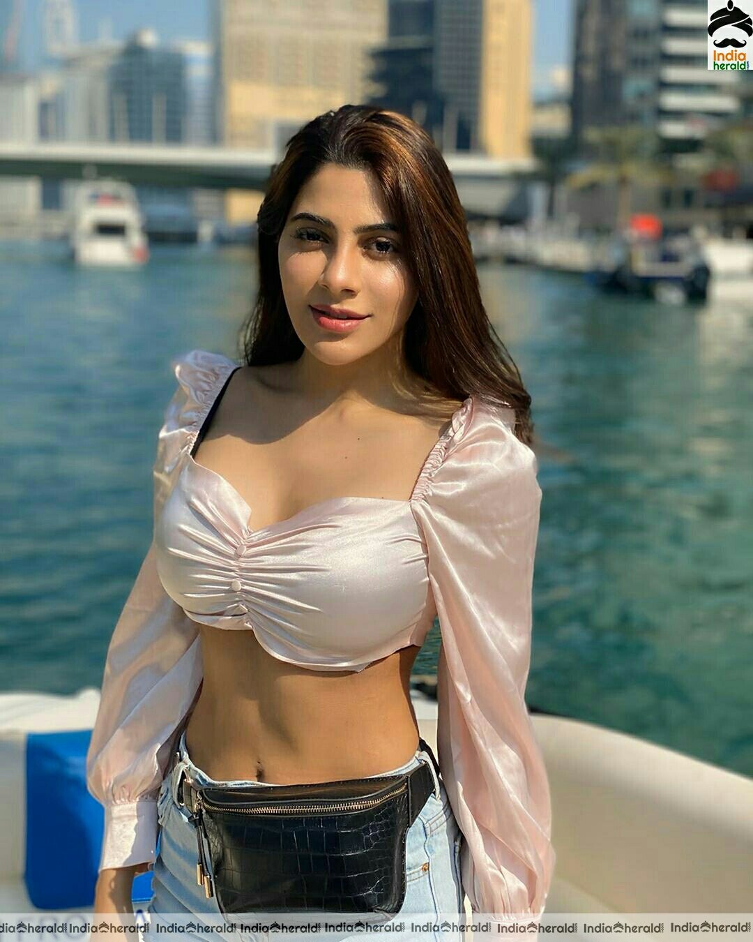 Nikki Tamboli shows her sexy waist tempting hot Photos clicks