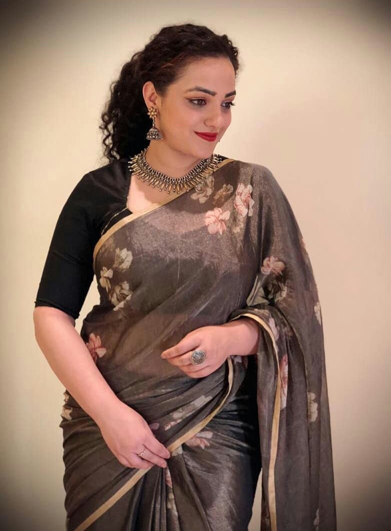 Nithya Menon Oozing Sex Appeal In A Sexy Saree