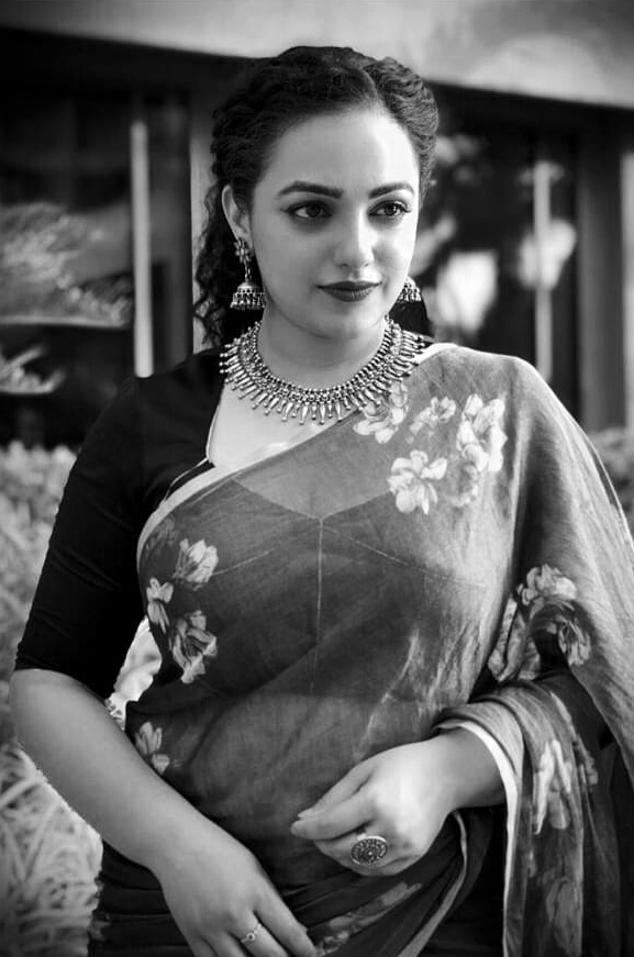 Nithya Menon Oozing Sex Appeal In A Sexy Saree