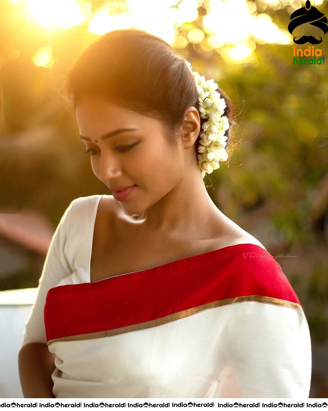 Nivetha Pethuraj Looking Drop Dead Gorgeous In Saree Avatar