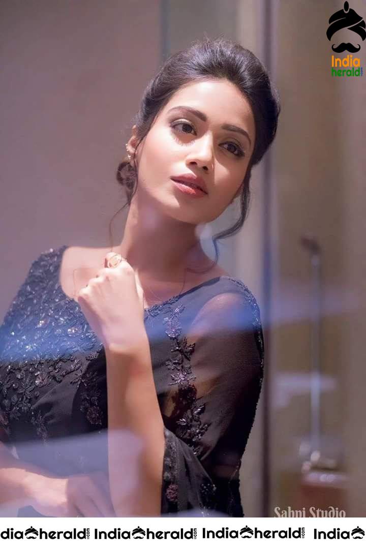 Nivetha Pethuraj Tempting Hot Photos Collection Set 1