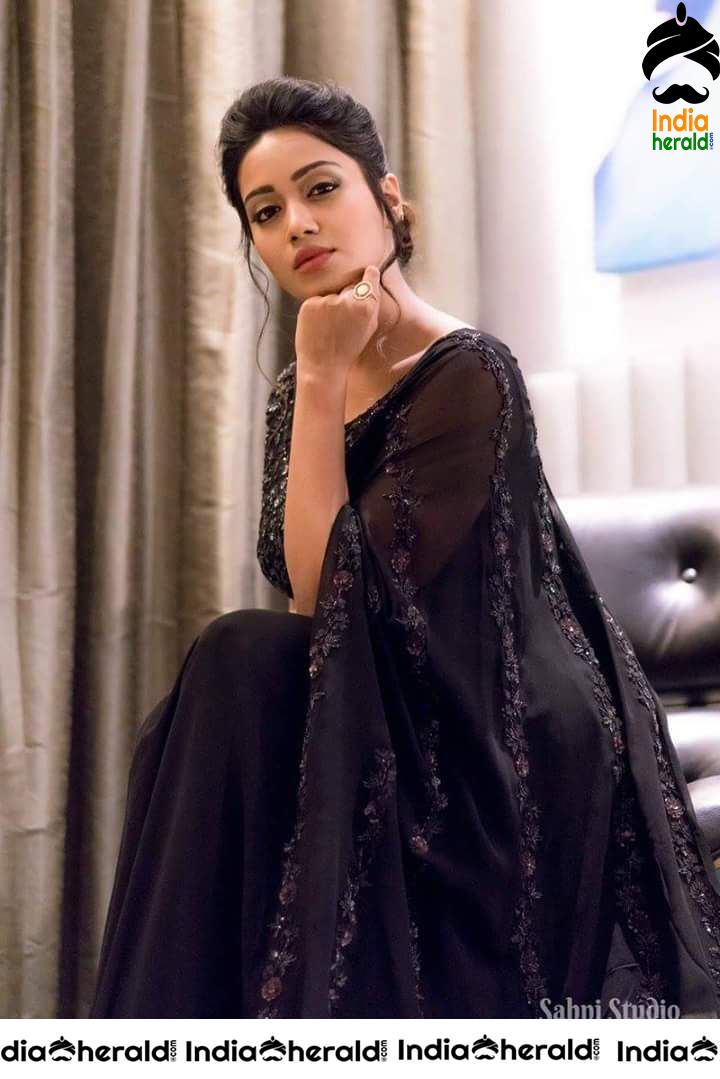 Nivetha Pethuraj Tempting Hot Photos Collection Set 2