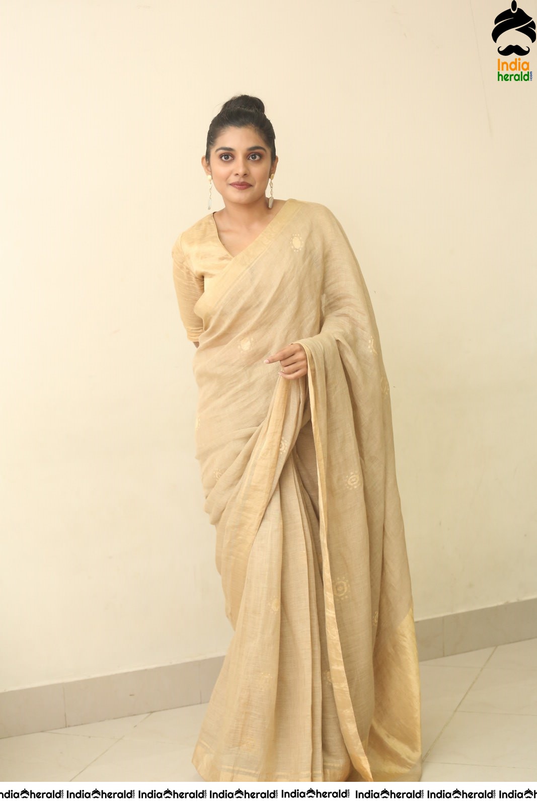 Nivetha Thomas Latest Hot Stills in Saree Set 2