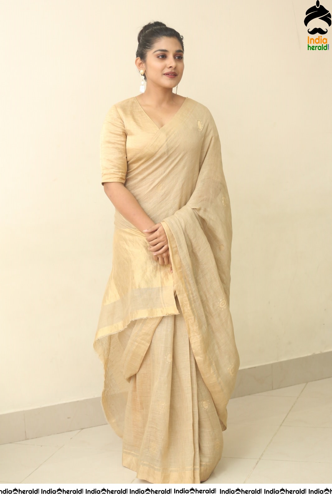 Nivetha Thomas Latest Hot Stills in Saree Set 2