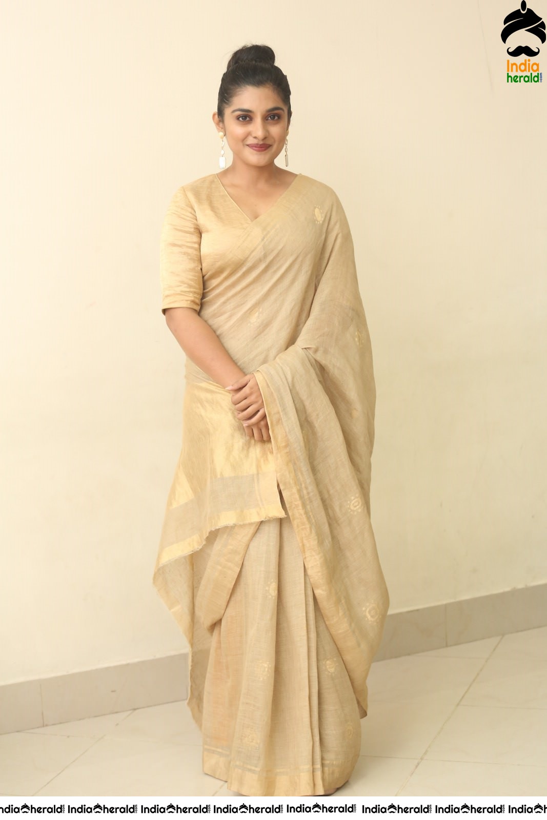 Nivetha Thomas Latest Hot Stills in Saree Set 2