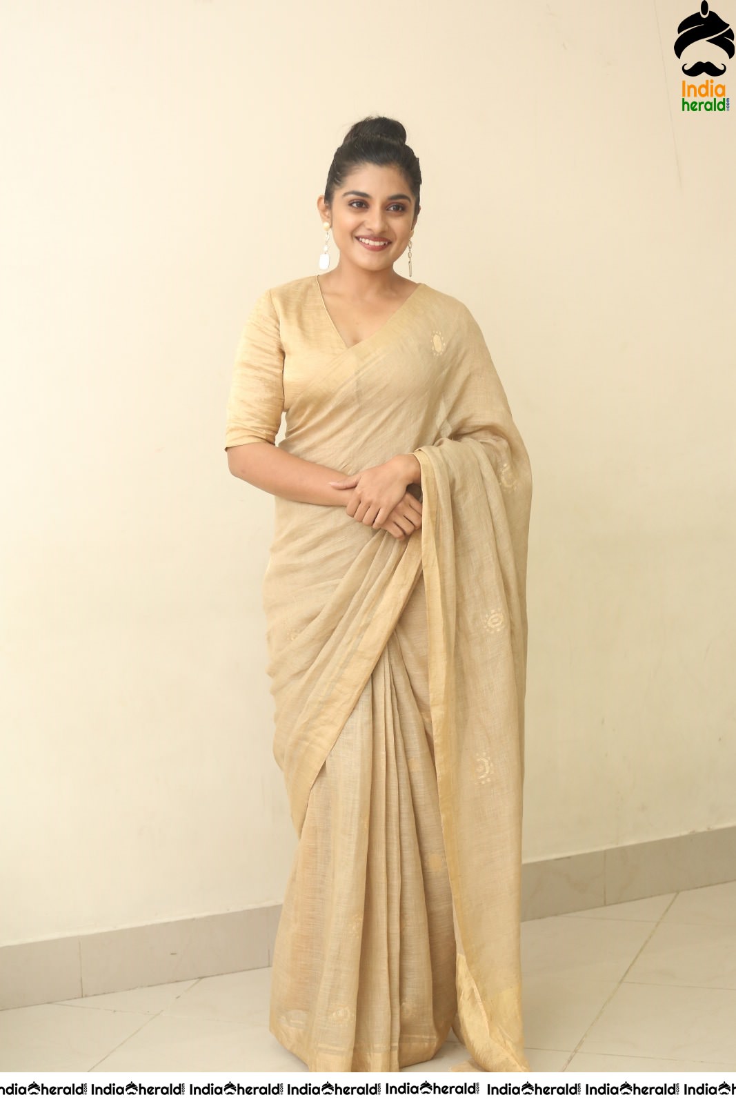 Nivetha Thomas Latest Hot Stills in Saree Set 2