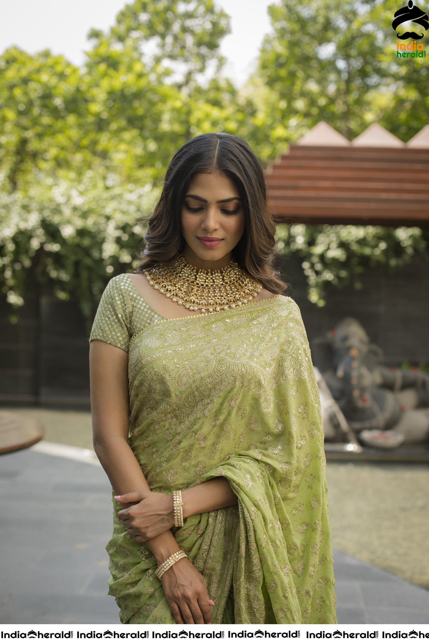 No Sexposure But Still Seducing Malavika Mohanan in Saree