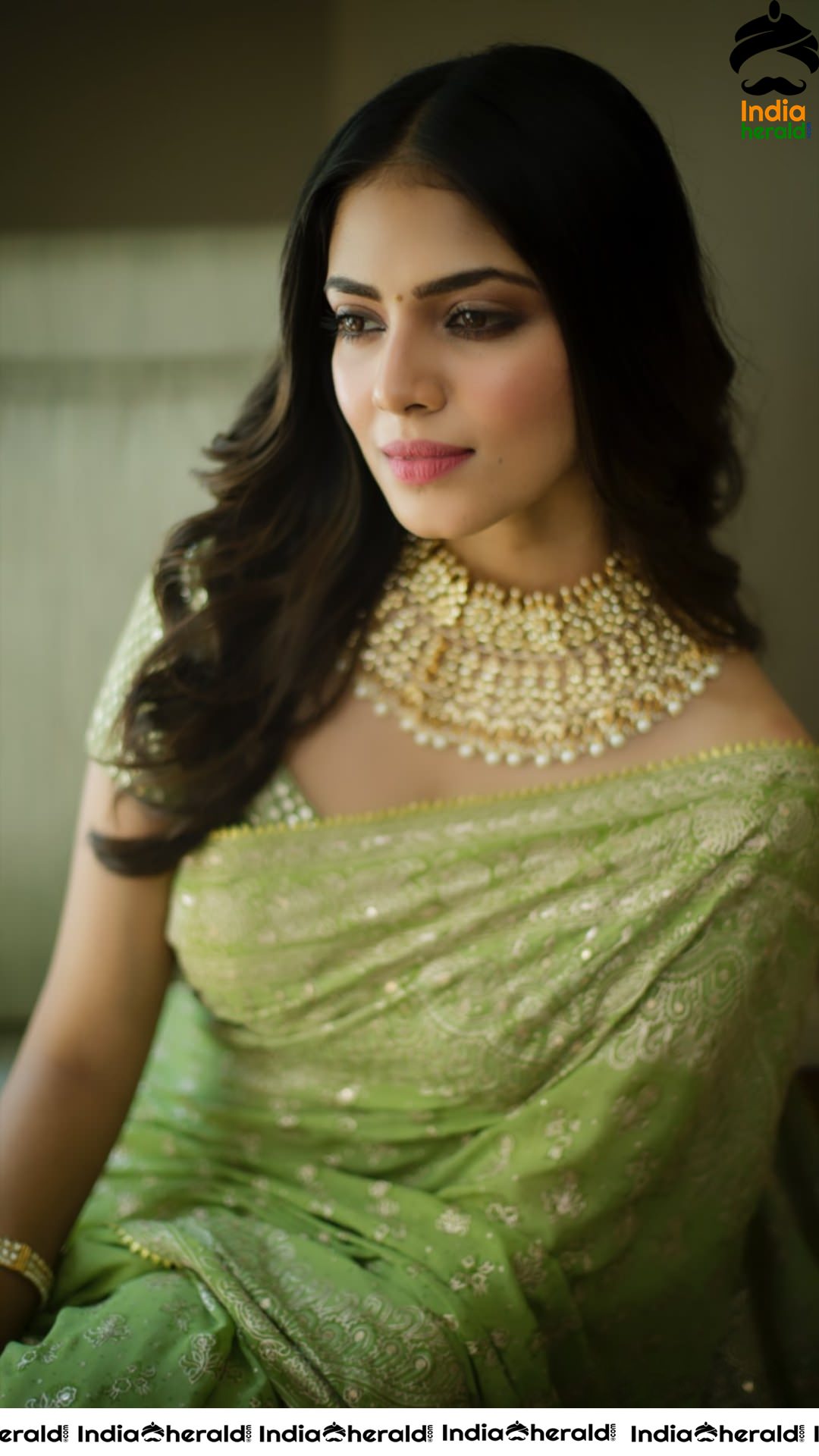 No Sexposure But Still Seducing Malavika Mohanan in Saree