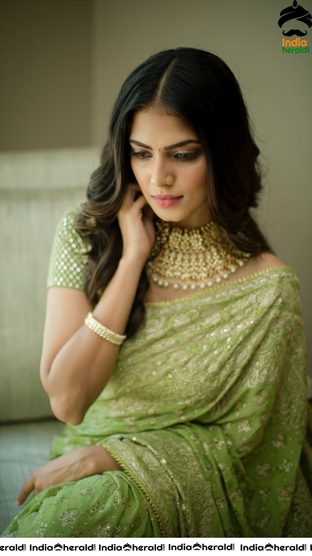 No Sexposure But Still Seducing Malavika Mohanan in Saree