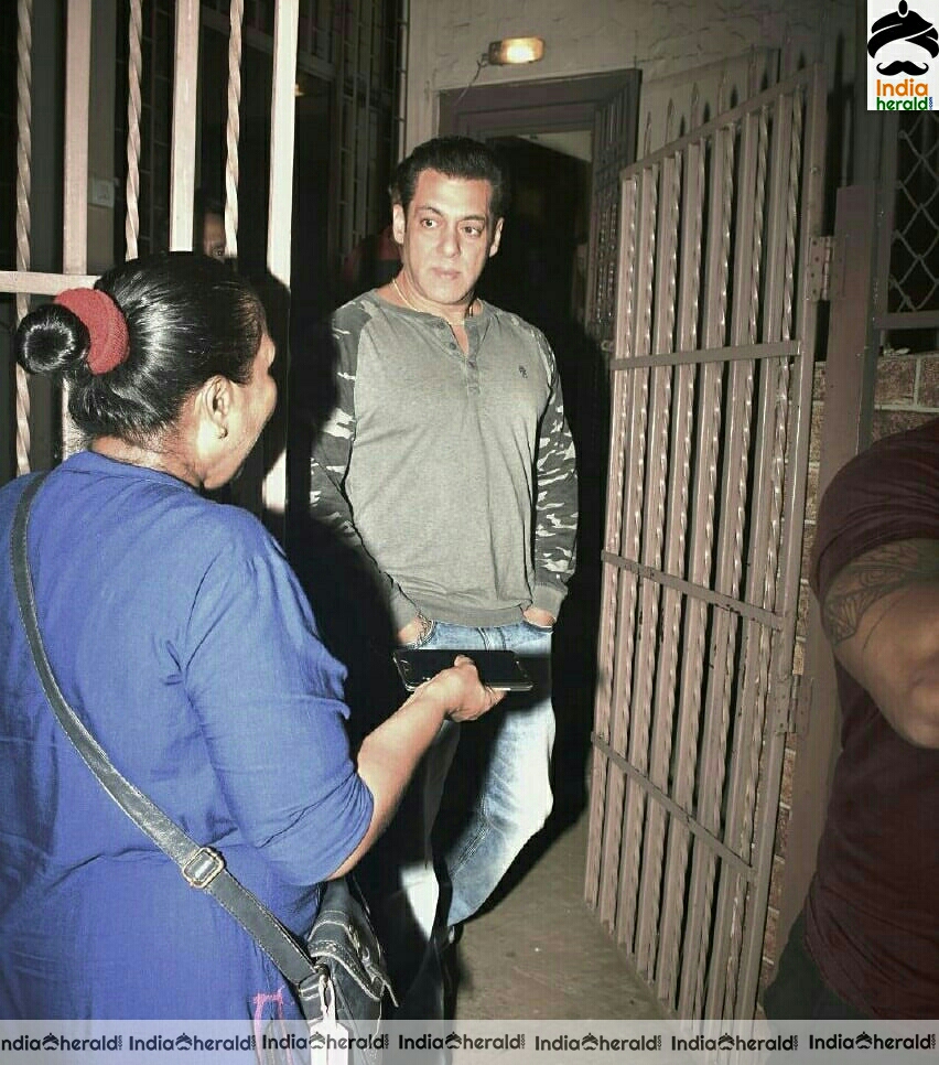 Nushrat Bharucha and Salman khan Spotted Outside Bandra