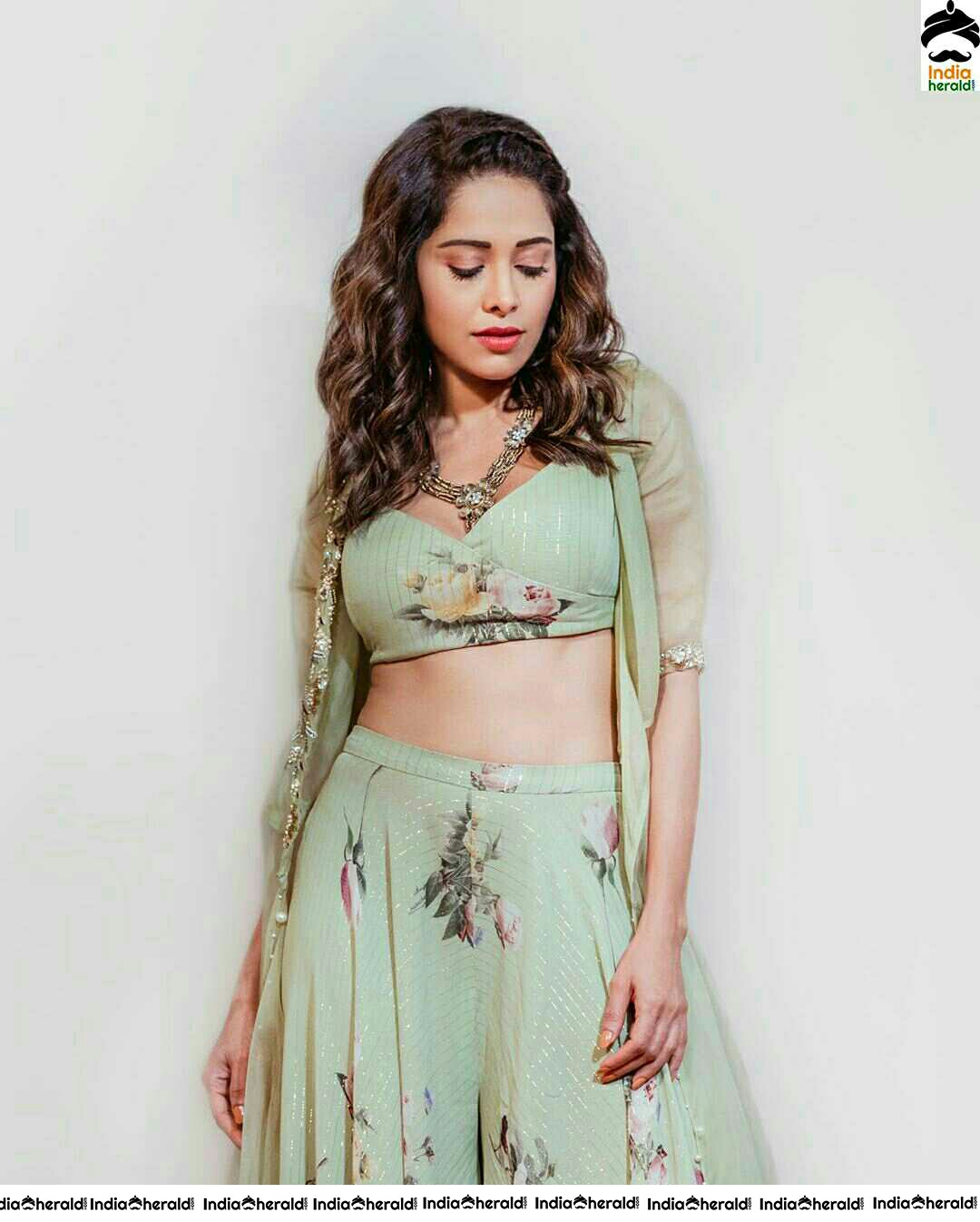 Nushrat Bharucha Shows Her Sexy Waist Line In Green Attire