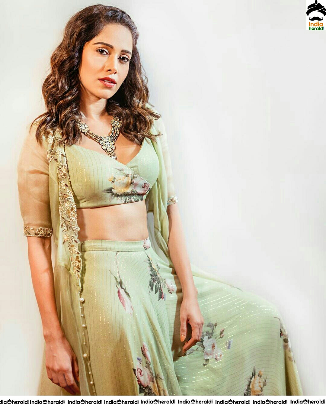 Nushrat Bharucha Shows Her Sexy Waist Line In Green Attire